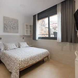 https://hostal-house.top-hotels-tarragona.com